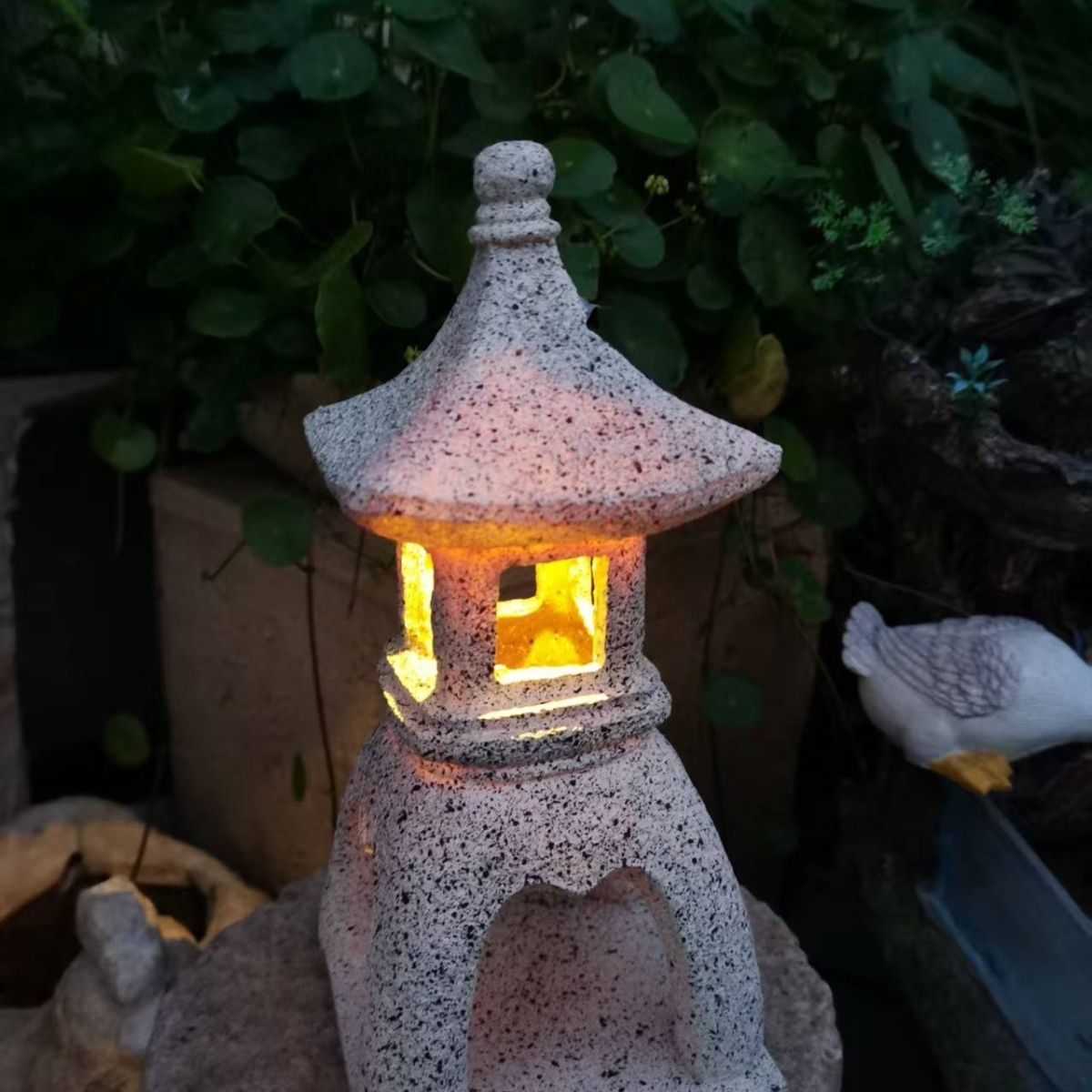 Outdoor Lighting Japanese - مصباح حديقة شمسي على شكل باغودا،